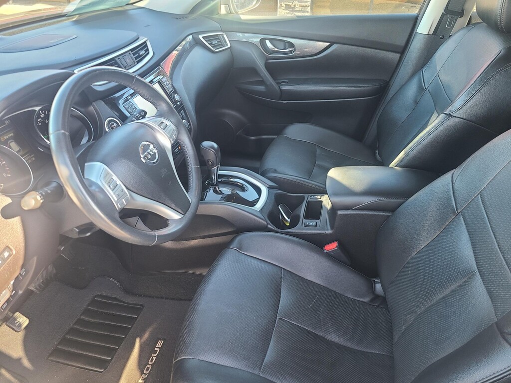 2016 Nissan ROGUE S; SL; SV
