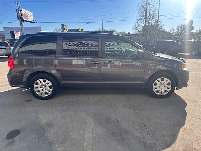 2017 Dodge GRAND CARAVAN SE