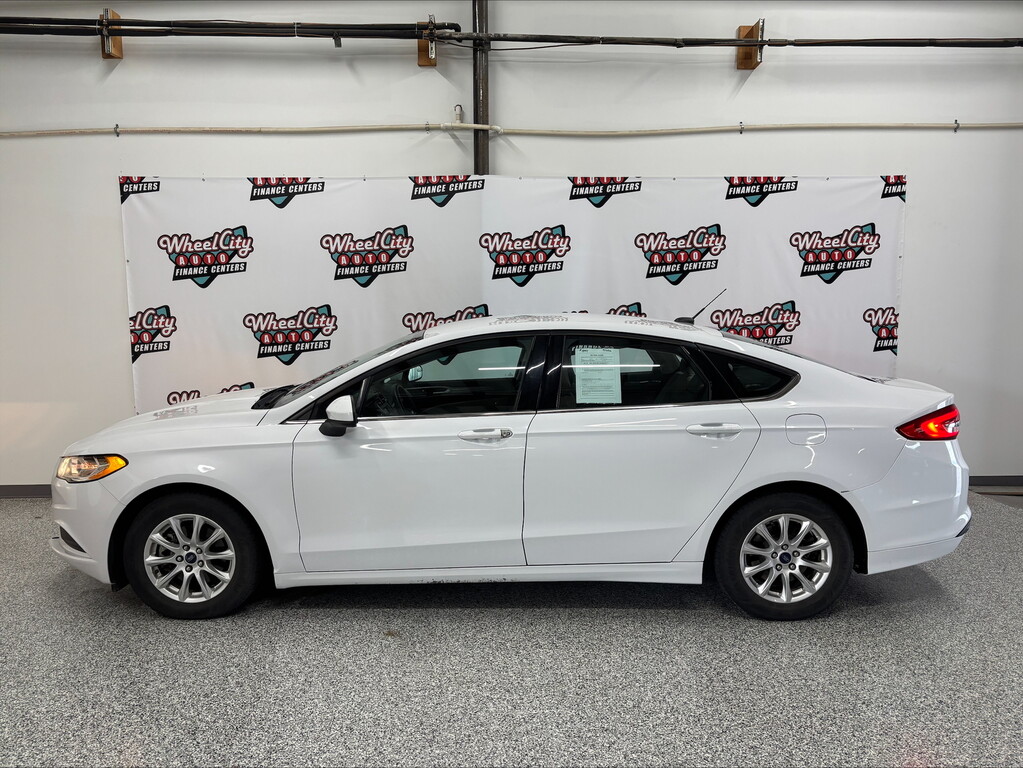 2017 Ford Fusion S's photo