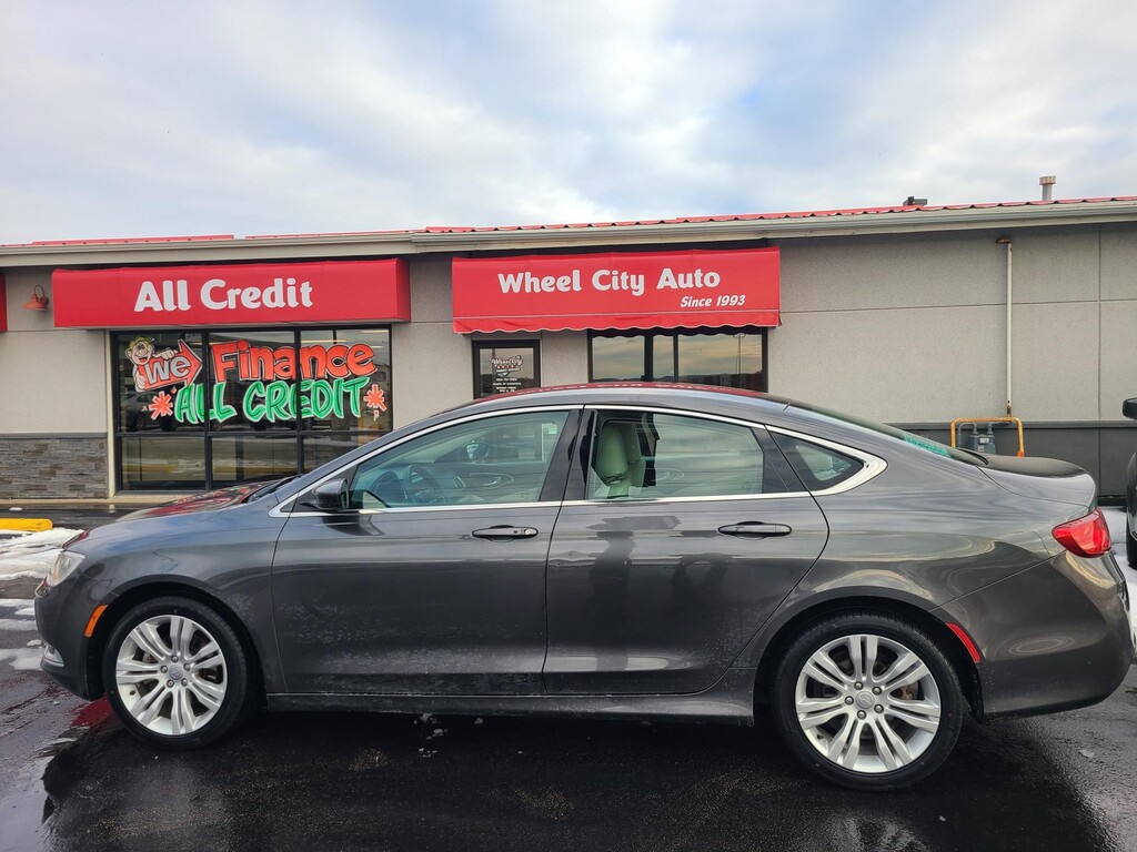 2015 Chrysler 200 Limited's photo