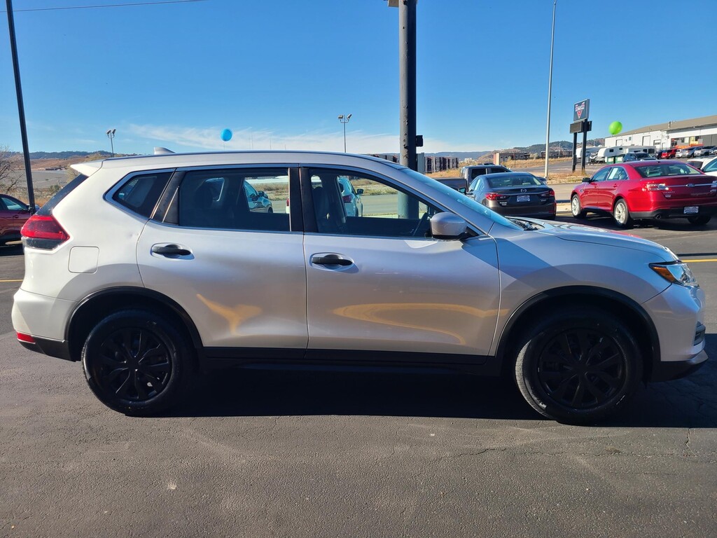 2018 Nissan ROGUE S; SL; SV