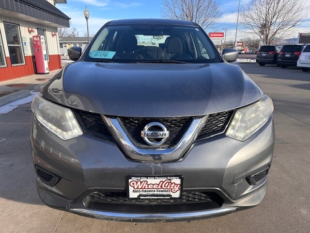 2016 Nissan ROGUE S; SL; SV