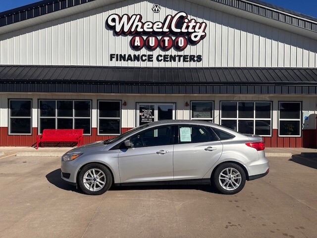 2018 Ford Focus SE's photo