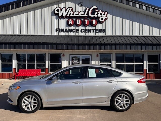 2015 Ford Fusion SE's photo