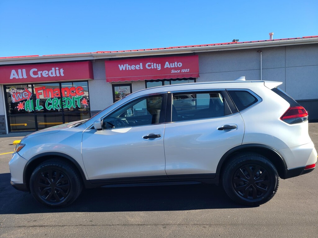 2018 Nissan Rogue S's photo