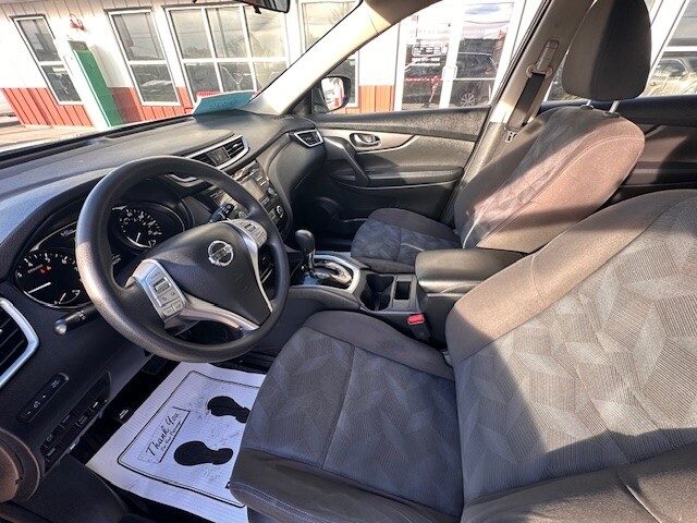 2016 Nissan ROGUE S; SL; SV