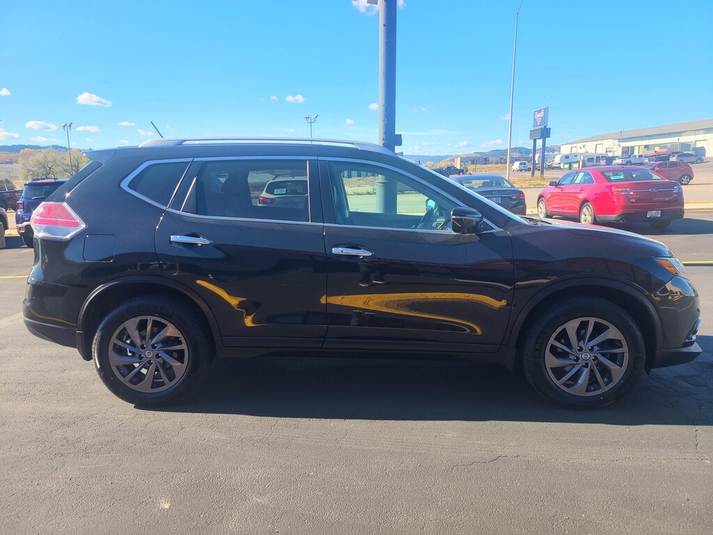 2016 Nissan ROGUE S; SL; SV