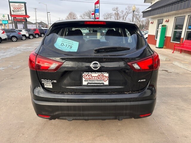 2018 Nissan ROGUE SPORT S; SL