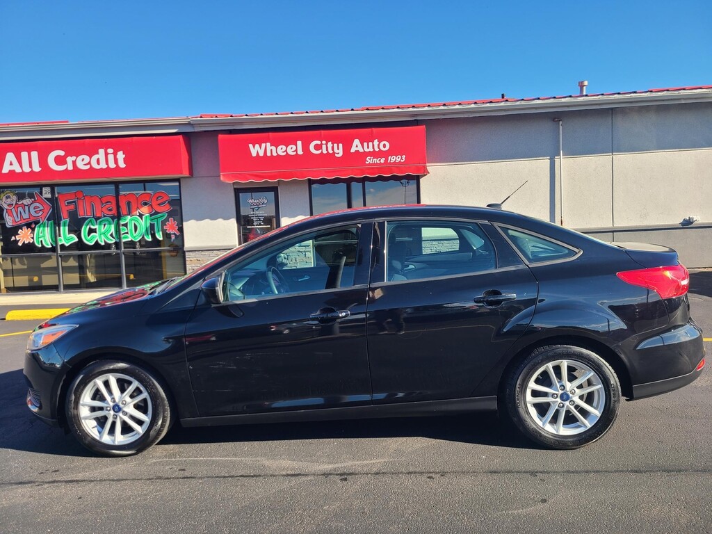 2018 Ford Focus SE's photo