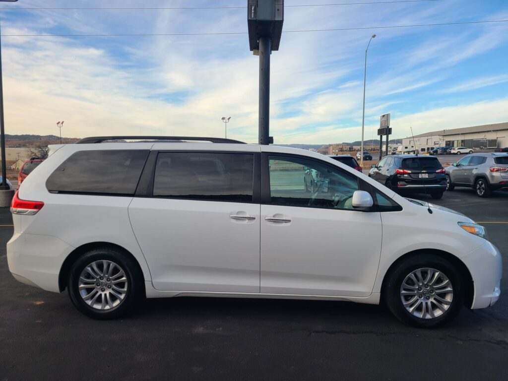 2013 Toyota SIENNA BASE; LIMITED