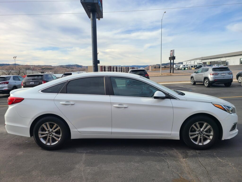 2017 Hyundai SONATA BASE; SE