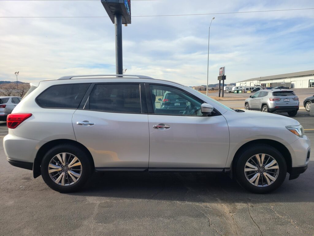 2019 Nissan PATHFINDER S; SL; PL