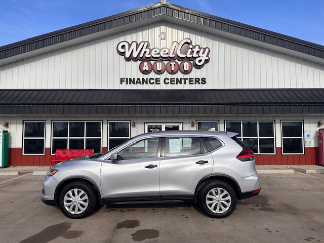 2017 Nissan ROGUE S; SL; SV