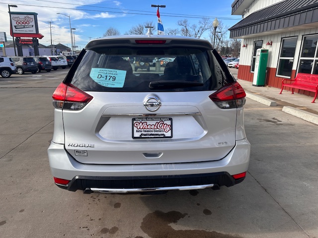 2017 Nissan ROGUE S; SL; SV