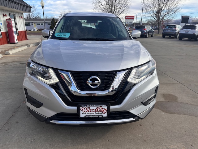 2017 Nissan ROGUE S; SL; SV