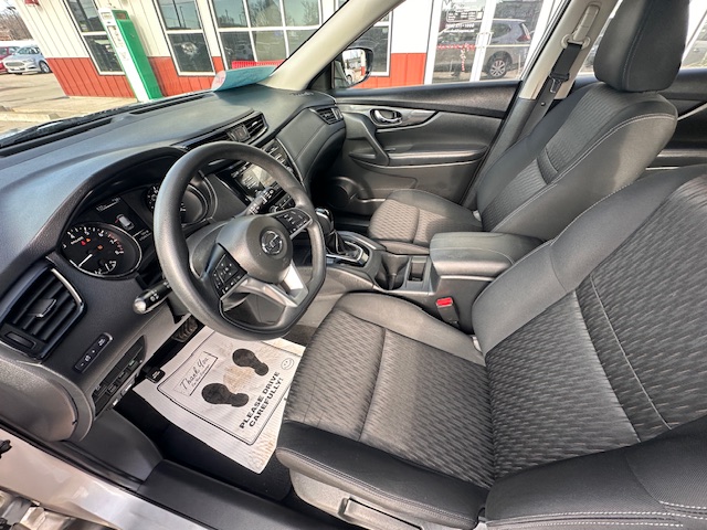 2017 Nissan ROGUE S; SL; SV