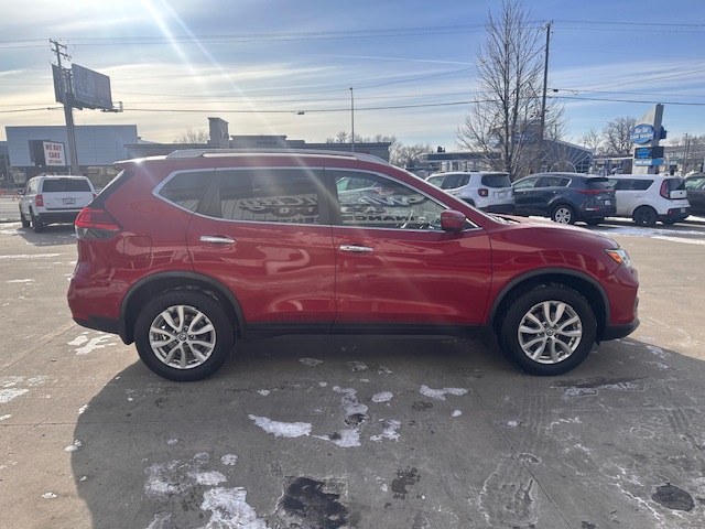 2017 Nissan ROGUE S; SL; SV