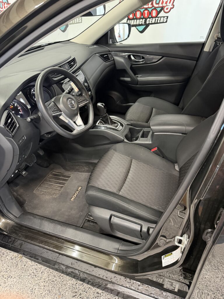 2017 Nissan ROGUE S; SL; SV