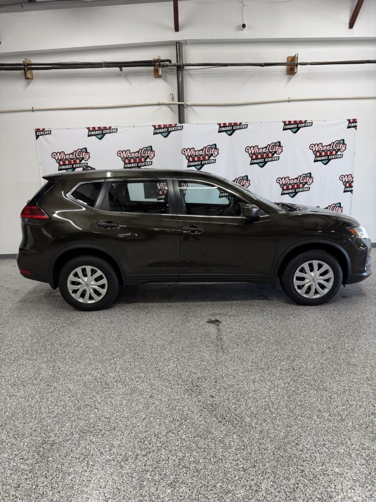 2017 Nissan ROGUE S; SL; SV