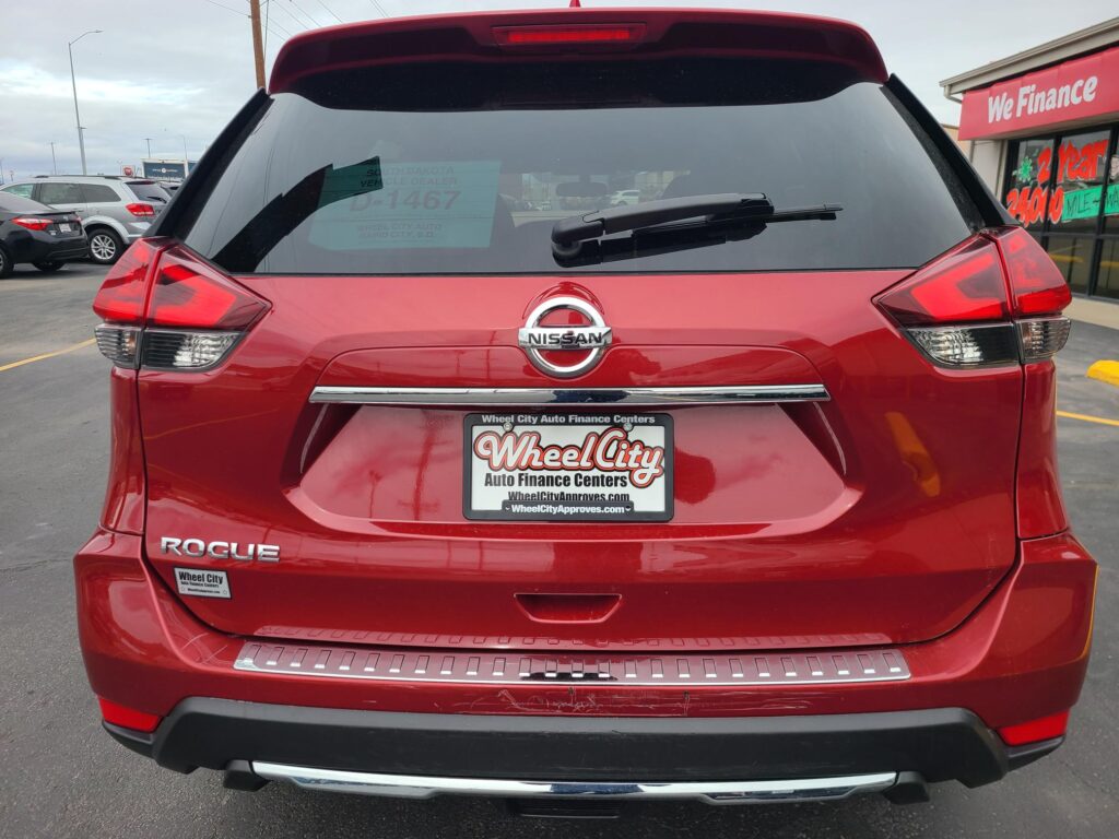 2017 Nissan ROGUE S; SL; SV