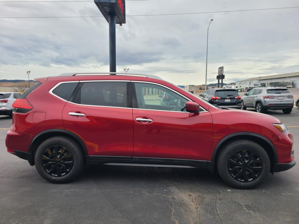 2017 Nissan ROGUE S; SL; SV