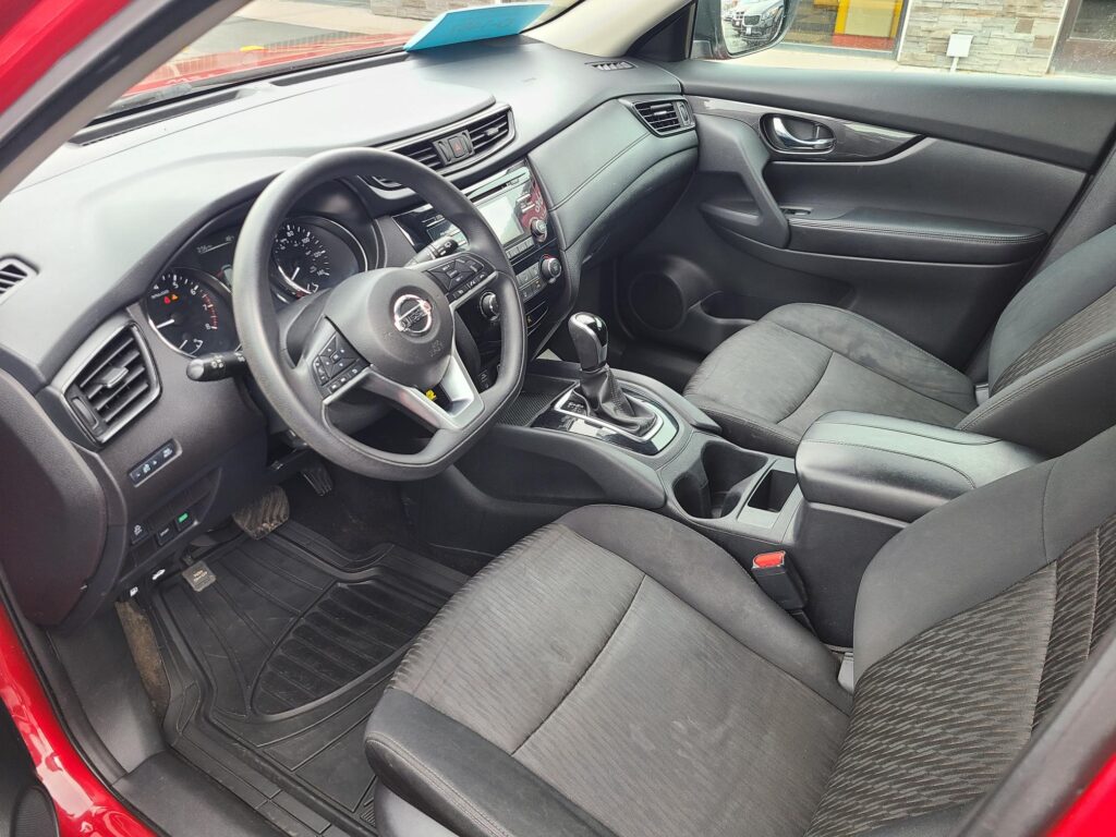 2017 Nissan ROGUE S; SL; SV