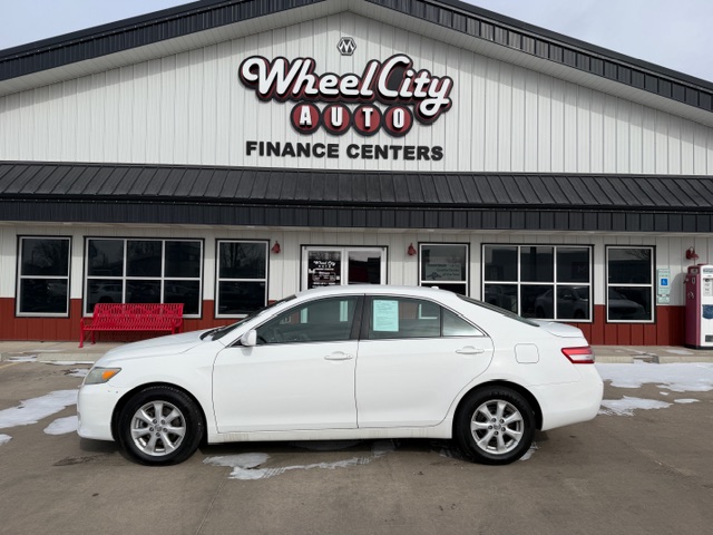 2010 Toyota CAMRY BASE; SE; LE;