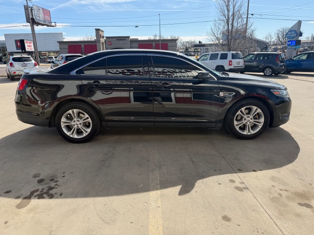 2016 Ford TAURUS SEL
