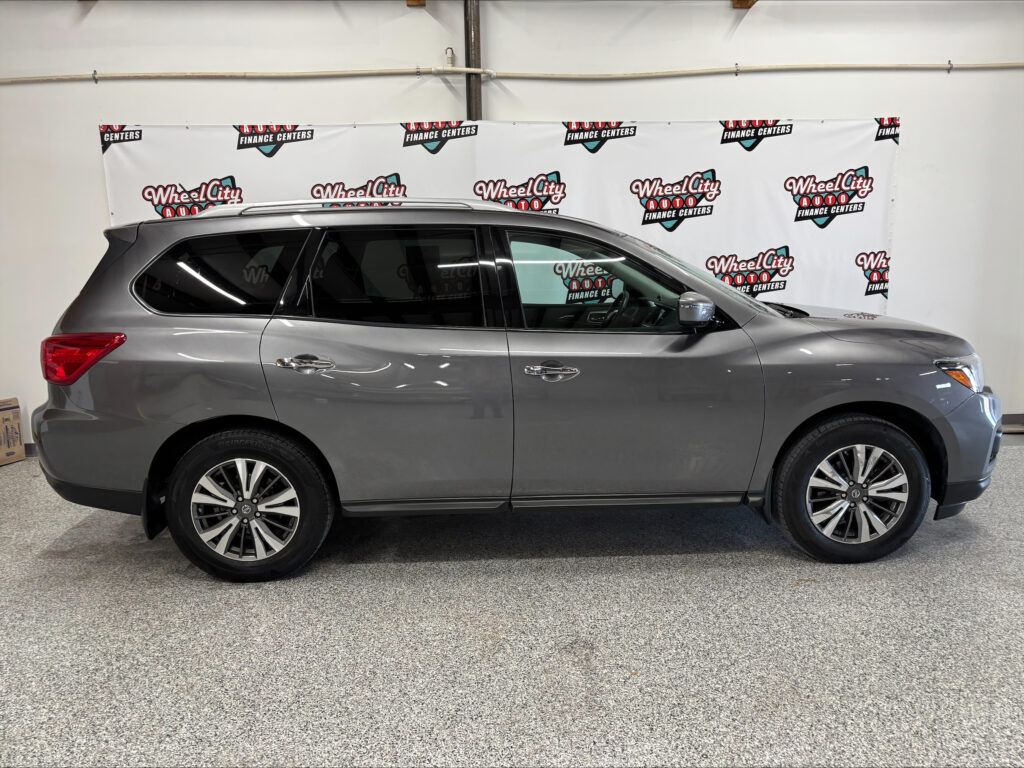 2017 Nissan PATHFINDER S; SL; PL