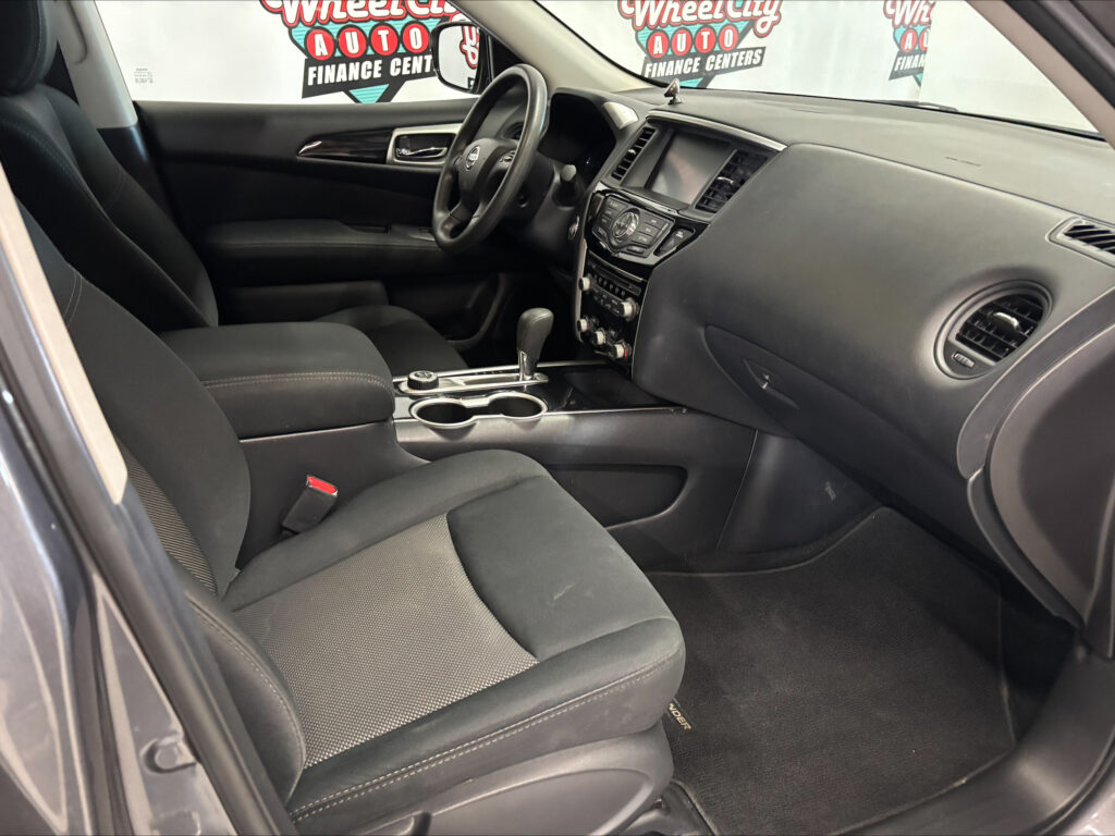 2017 Nissan PATHFINDER S; SL; PL