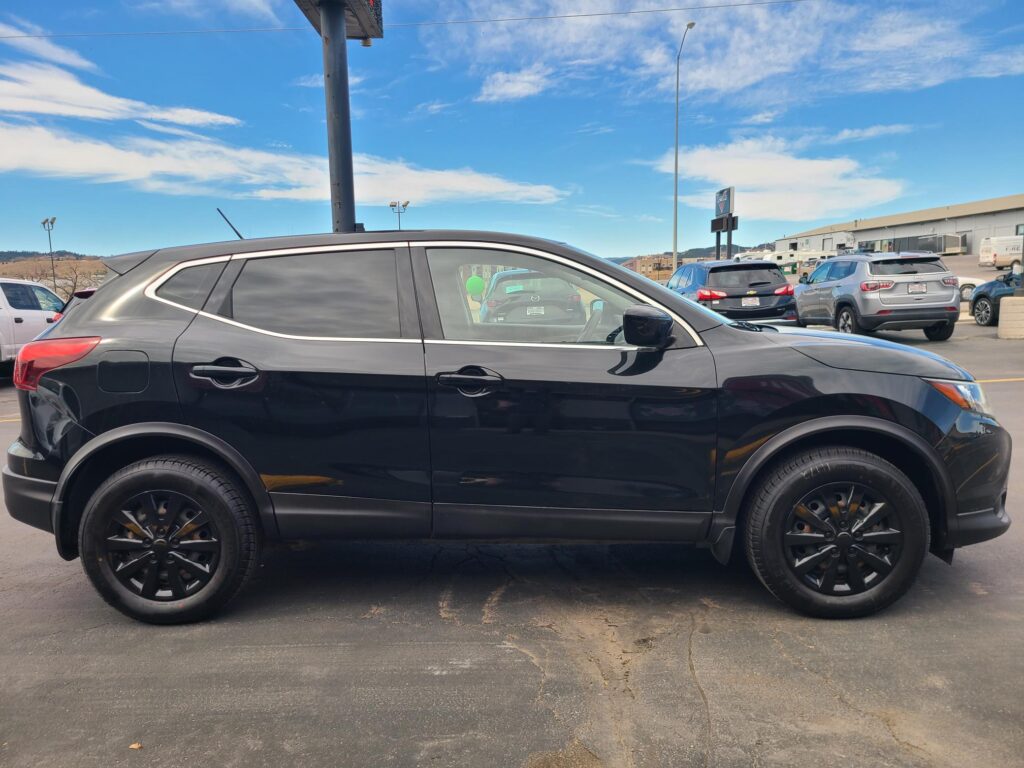 2018 Nissan ROGUE SPORT S; SL