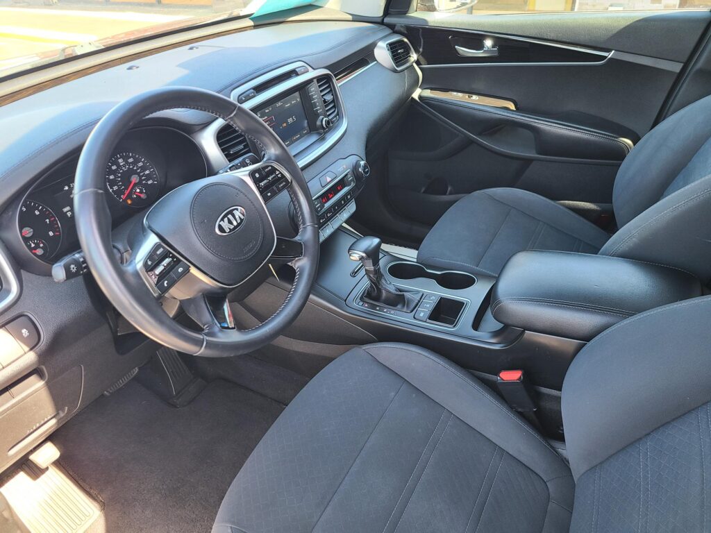2019 KIA SORENTO LX; L