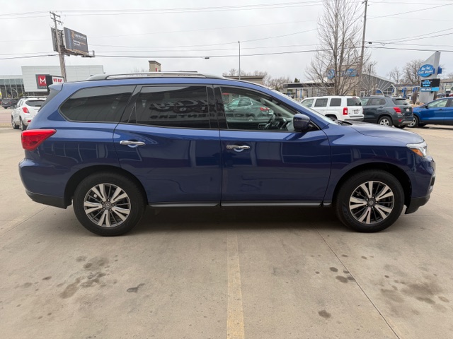 2020 Nissan PATHFINDER SV