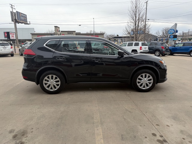 2017 Nissan ROGUE S; SL; SV