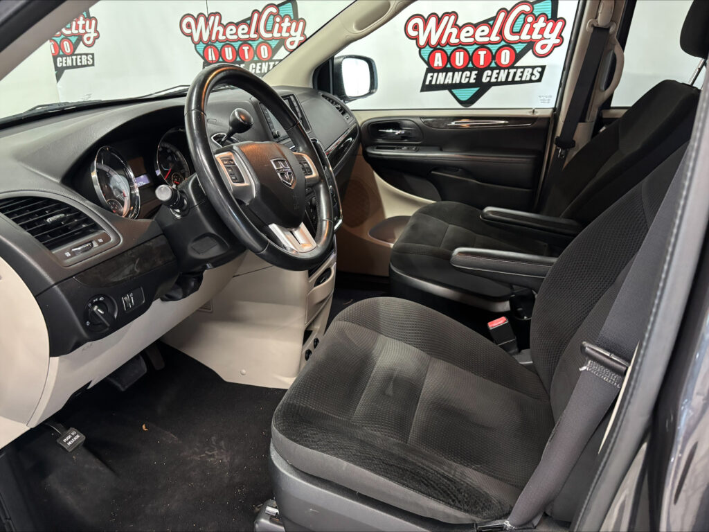 2017 Dodge GRAND CARAVAN SE