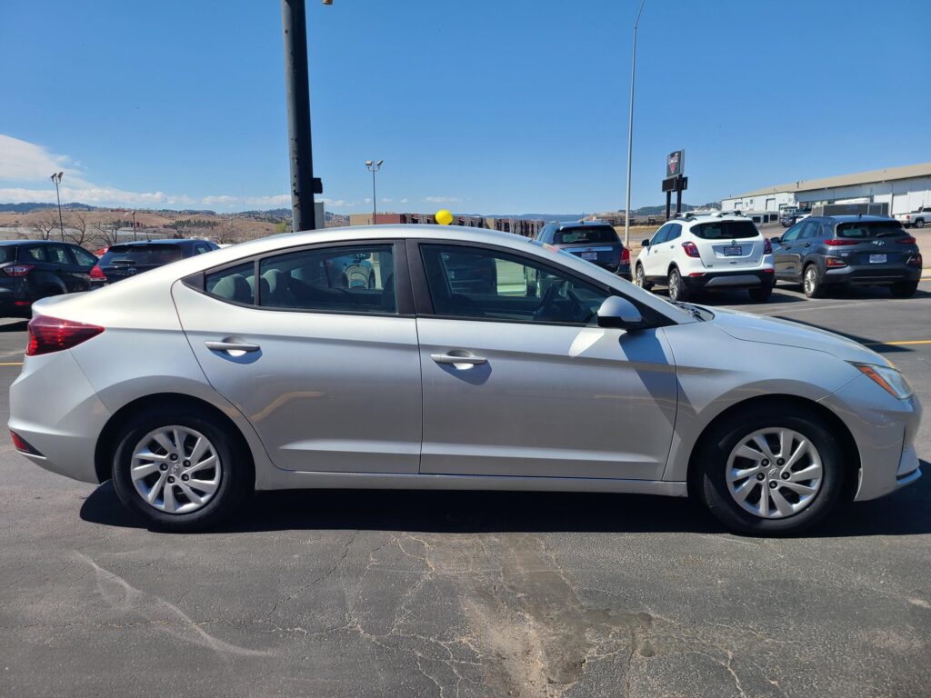 2019 Hyundai ELANTRA LIMITED; SE