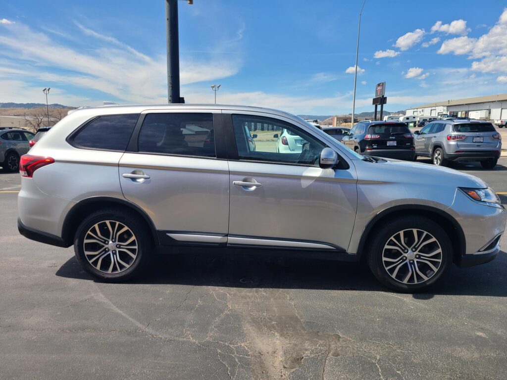2018 MITSUBISHI OUTLANDER SE