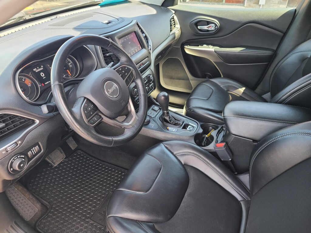 2019 Jeep CHEROKEE LATITUDE PL