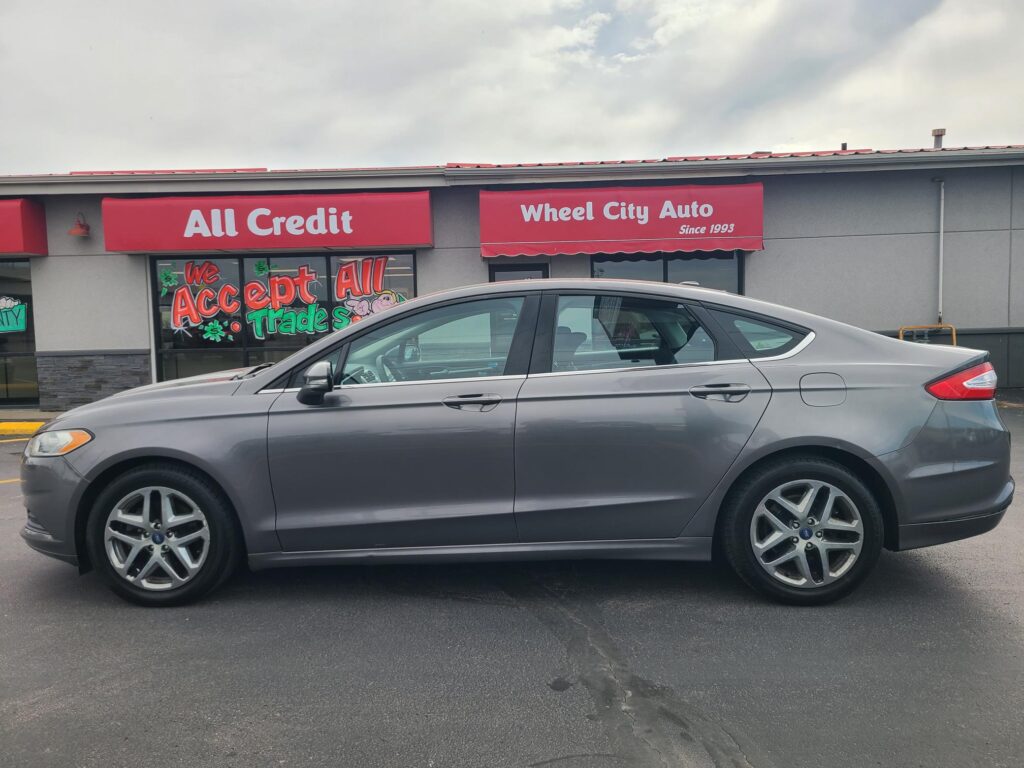 2013 Ford FUSION SE