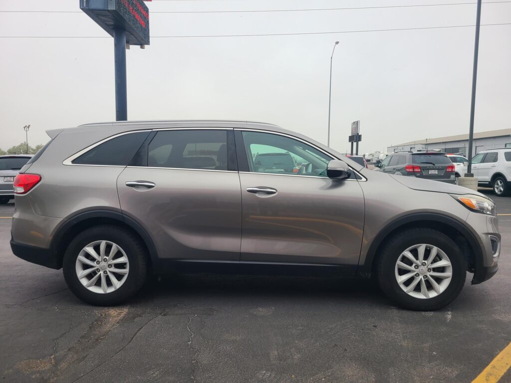 2018 KIA SORENTO LX; L