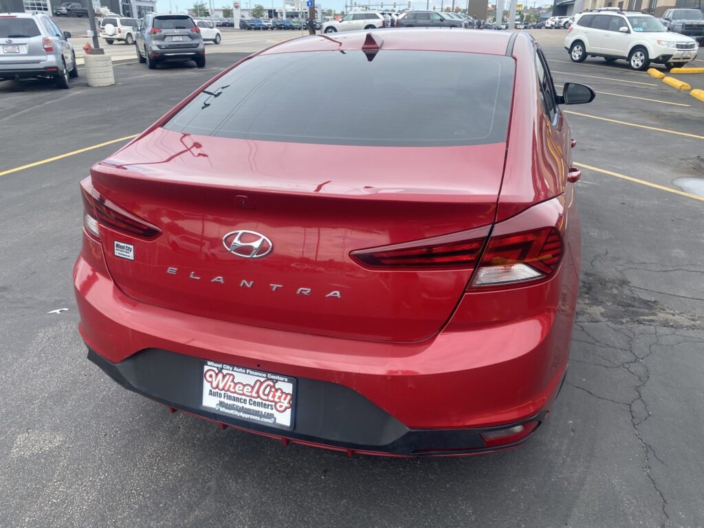 2019 Hyundai ELANTRA LIMITED; SEL