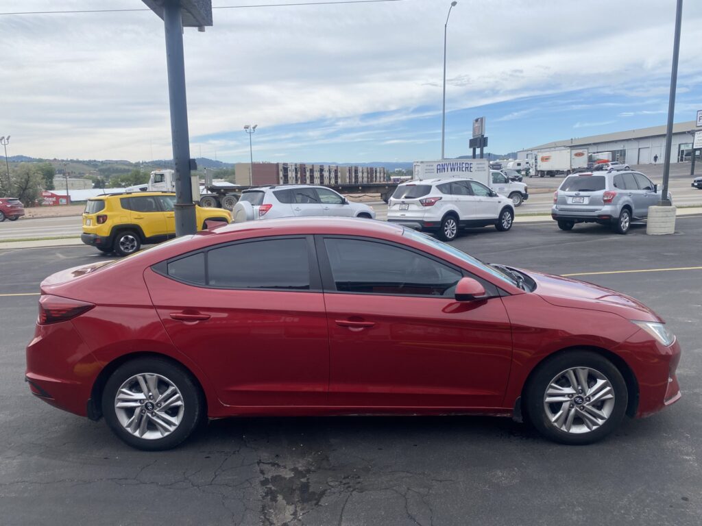 2019 Hyundai ELANTRA LIMITED; SEL