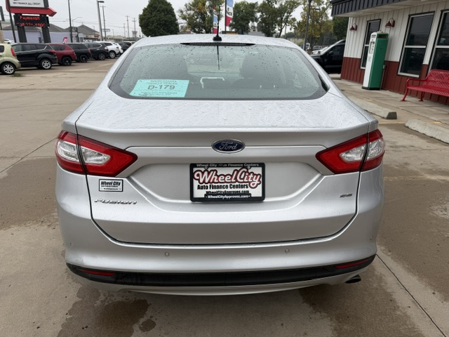 2016 Ford FUSION SE