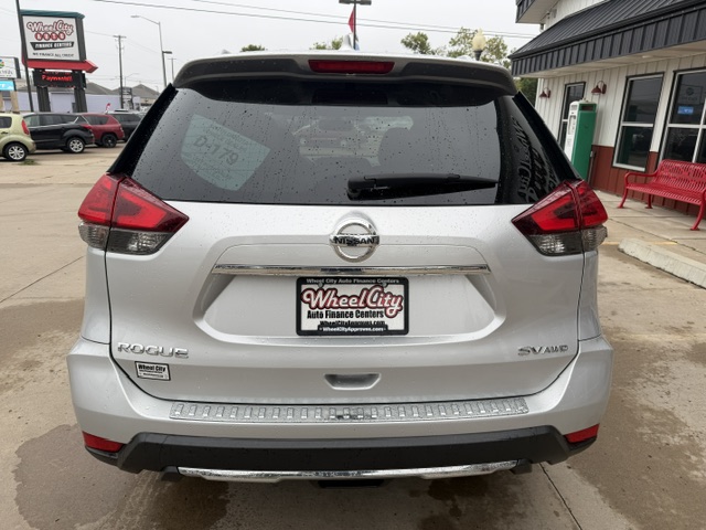 2017 Nissan ROGUE S; SL; SV