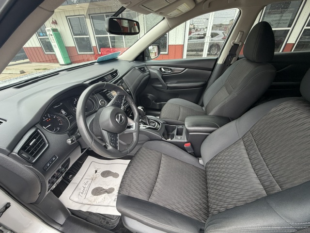 2017 Nissan ROGUE S; SL; SV