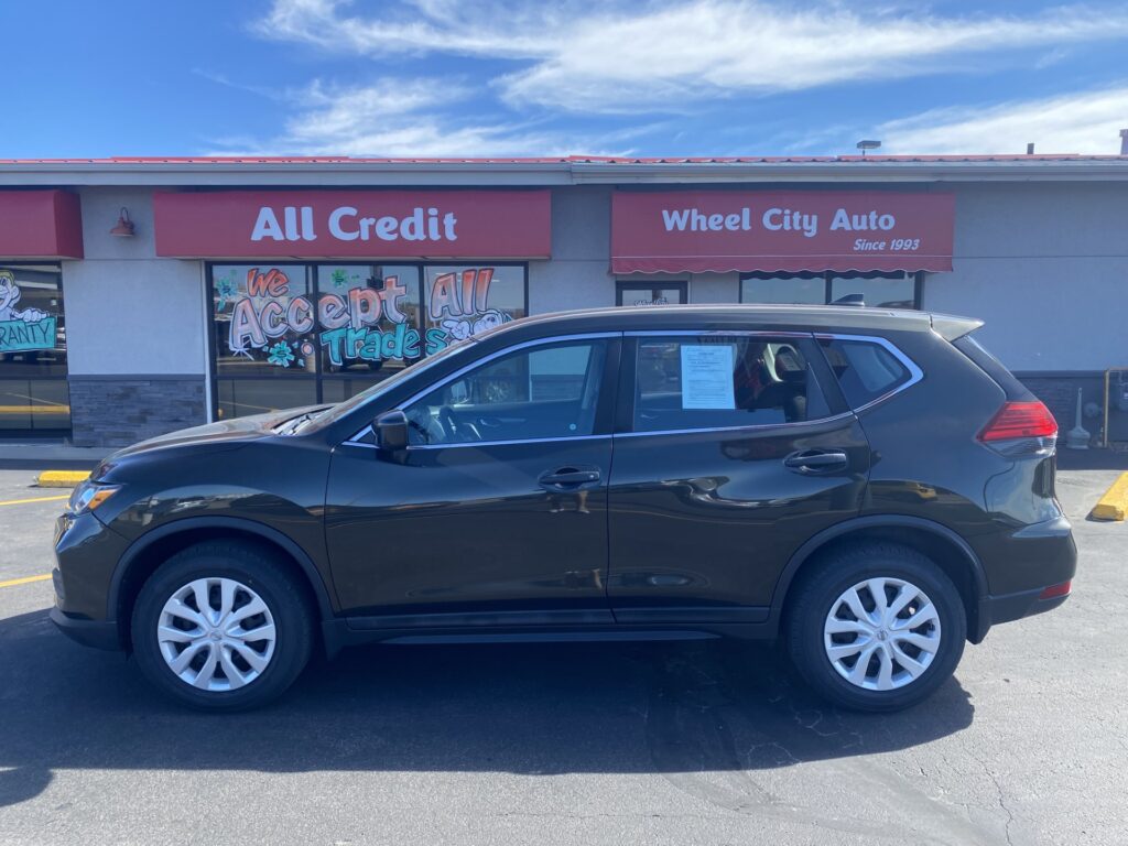2017 Nissan ROGUE S; SL; SV