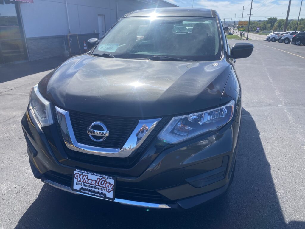 2017 Nissan ROGUE S; SL; SV