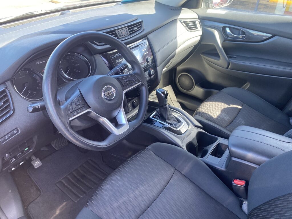 2017 Nissan ROGUE S; SL; SV