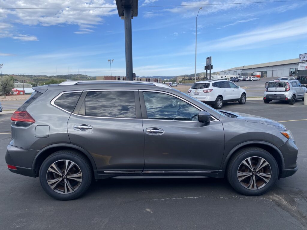 2018 Nissan ROGUE S; SL; SV