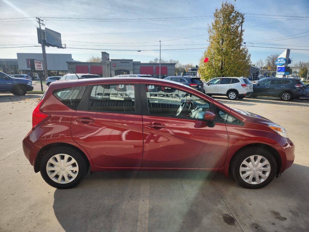 2016 Nissan VERSA NOTE S; SV; S
